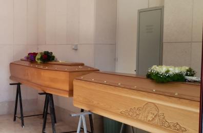 Cimitero di Tricase, troppo stretti i nuovi loculi per le bare extra- large