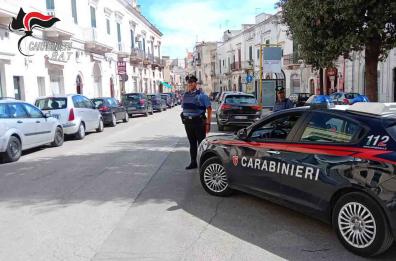 Andria, custodiva la droga nelle bottiglie di succo di frutta: arrestato gestore di un bar