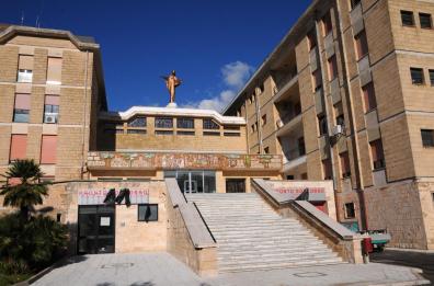 Galatina, paziente ruba cellulare a infermiera in ospedale: denunciato