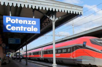 Cedimento in galleria, si allungano i tempi dei lavori sulla tratta ferroviaria Potenza-Foggia