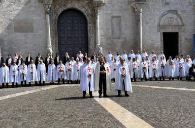 Marcia silenziosa dei Templari a Bari: riflessione e preghiera nelle vie del centro