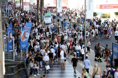 Bari, la bimba si smarrisce nei viali della Fiera, ritrovata dalla Polizia locale