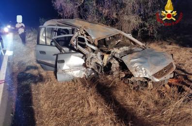 Brindisi, l'auto si ribalta sulla Provinciale: 29enne grave in ospedale