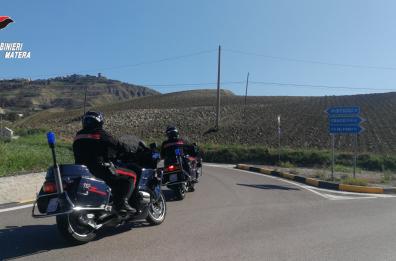 Craco, perseguita i genitori per avere più soldi: minacce e botte, arrestato 34enne