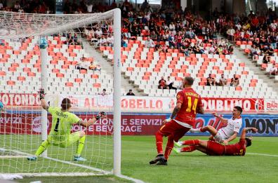 Bari- Catanzaro finisce 2 a 2; un solo punto per i padroni di casa  