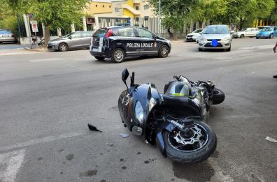 Foggia, incidente in città tra una moto e un'auto 