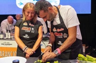 «Sindaci ai fornelli», Decaro e Giovanna Bruno vincono la gara di cucina a Bisceglie