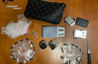 Ginosa Marina, spacciano droga nella casetta per bambini della Pineta Regina: arrestati in tre