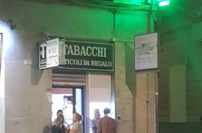 Brindisi, armato di pistola rapina una tabaccheria del centro e fugge
