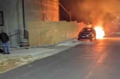 In fiamme 3 auto nel Foggiano, una è di un dipendente comunale