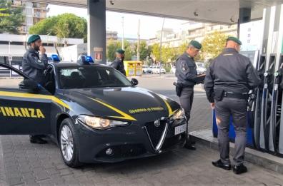 Il contrabbando di carburanti partiva dal Tarantino: sequestrati beni per 800mila euro