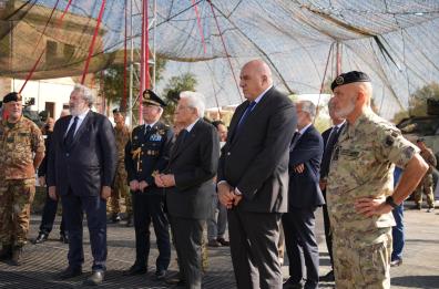 Cagnano Varano, esercitazione militare nell'idroscalo Monti davanti a Mattarella e Crosetto. «Grazie all'Esercito, fate tanto per la sicurezza»