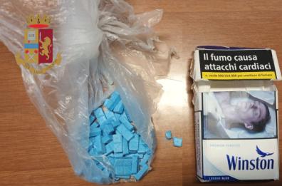 Casarano, arrestato 24enne con 62 pasticche di anfetamina in tasca