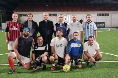 Preti contro sanitari, match della fraternità nella Bat