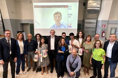Giochi della Chimica, Emiliano incontra gli studenti: «Immaginiamo futuro Puglia» Giochi della Chimica, Emiliano incontra gli studenti: «Immaginiamo futuro Puglia»