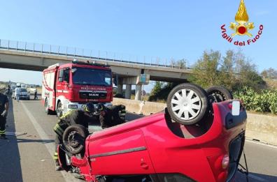 Brindisi, incidente sulla ss379 al km 49 direzione sud: si capovolge una vettura 