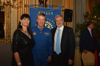 Bari, l'astronauta Roberto Vittori  insignito socio onorario del Rotary Club 