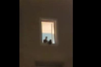 Lecce, sesso alla finestra in piazza Sant'Oronzo: il video dello «spettacolo» è virale