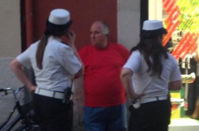 Bari, il cantante di via Sparano dà fastidio: allontanato dalla Polizia locale