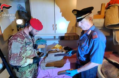 Squinzano, pistole e fucili in casa: due persone arrestate