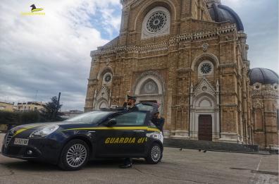 Cerignola, centro estetico e parrucchiere completamente abusivo scoperto dalla GdF