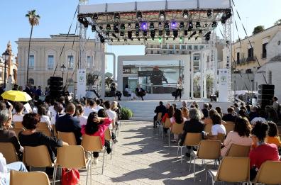 Appunti di un viaggio con Roberta Capua che racconta il Prix Italia dal palco di Bari