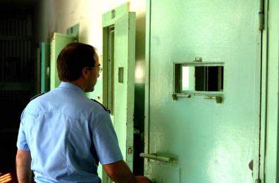 Trani, al rientro in carcere da un permesso premio detenuto trovato con 14 grammi di cocaina addosso