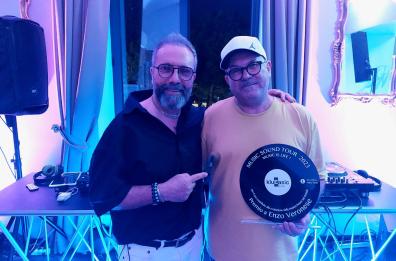 Bari, quarant'anni dedicati alla musica: premiato il dj Enzo Veronese