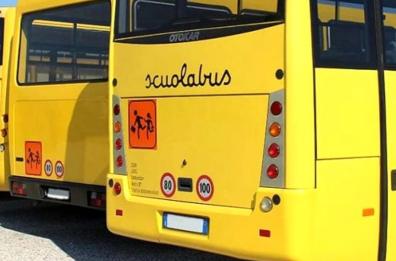 Bari, bimbo di 3 anni dimenticato nello scuolabus: sta bene. Licenziata accompagnatrice e sospeso autista