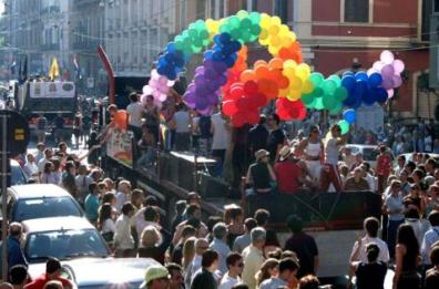 “Bari, 20 anni di Pride”, inaugurazione domani della mostra fotografica sul Pride barese