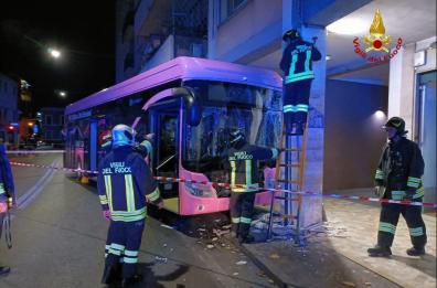 Choc a Mestre, si schianta un altro bus: 15 feriti