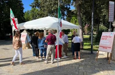 «Colpa del governo»: la delusione dopo i banchetti per le firme e la bocciatura del salario minimo