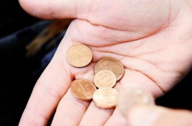 «Serve ben altro per i redditi poveri». I sindacati: in Puglia c'è un’emergenza stipendi