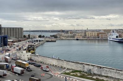 Bici sequestrate e poi rivendute: nei guai tre finanzieri del porto a Bari