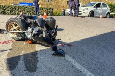 Scontro tra scooter e auto a Potenza: muore centauro 50enne