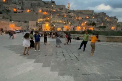 Ballando s’impara la «leadership» e il sorriso torna sulle labbra 

