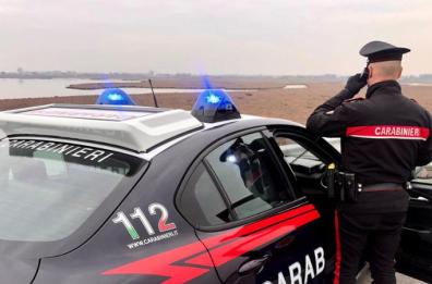 Colpi di pistola contro saracinesca rivendita pneumatici a Cavallino 