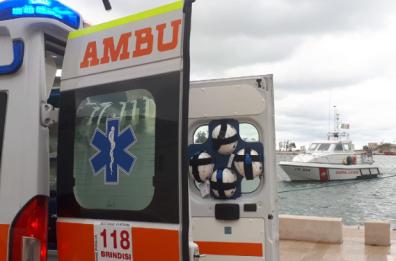 Brindisi, soccorso un marittimo colto da malore a bordo di un motopeschereccio