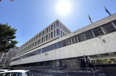 Taranto, tentò di strangolare la moglie dopo un incidente stradale: 5 anni di carcere