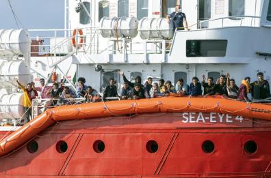 Brindisi, domani al porto la nave Sea Eye 4 con 51 migranti, 11 minori