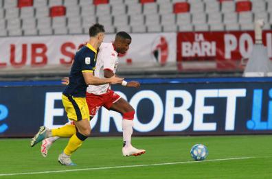 Bari-Modena sotto la pioggia si chiude 1-1  