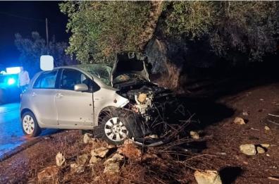 San Michele Salentino: incidente nella notte, auto sbatte contro un albero di ulivo