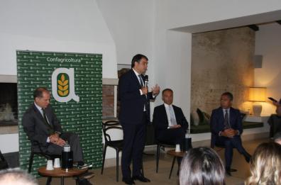 Assemblea pubblica Confagricoltura a Bari, Fitto su Pnrr: «Presentare obiettivi quinta rata entro fine anno»