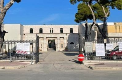 Trani, borseggiatori «in azione» fuori e dentro il cimitero? Arrivano i percettori di Rdc