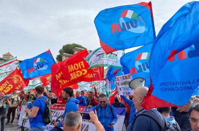 «A Taranto si chiuda questo vecchio mostro d’acciaio»