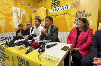 Conte a Foggia festeggia la vittoria del sindaco Episcopo: «È il trionfo della gente onesta»