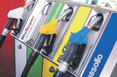 Manovre internazionali e strategie nazionali dietro il caro-benzina