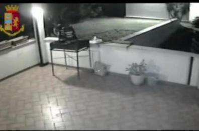 Ragazzine inglesi violentate a Marconia di Pisticci, il giudice: «Un branco aggressivo e brutale»