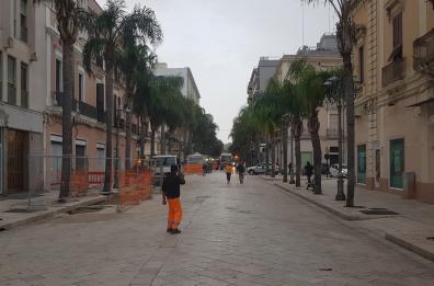 Brindisi, basolato in dissesto, pedoni a rischio su corso Umberto