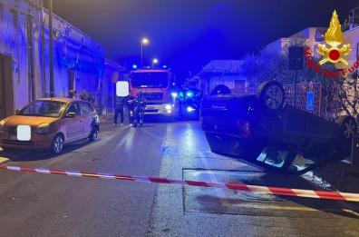 Perde il controllo dell'auto e impatta con una vettura in sosta, nessun ferito nel Brindisino